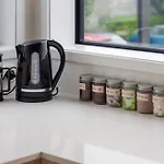Ideal Location In Central City - 2 Bed City Views