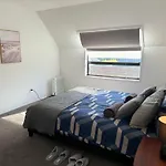Airport Retreat 4Br 8 Guests