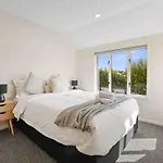 A Great Location 4 Bedrooms, Quiet And Comfort!