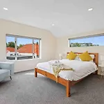 A Great Location 4 Bedrooms, Quiet And Comfort!