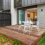 Modern 2 Bed 2 Bath Opposite Hagley Park