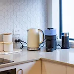 Modern 2 Bed 2 Bath Opposite Hagley Park