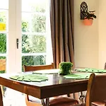 Cosy And Quiet Vintage Retreat