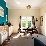 Cosy And Quiet Vintage Retreat