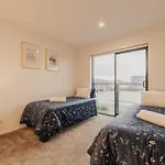 Downtown Bliss - 4-Br Retreat Amidst The Cityscape