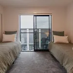 Downtown Bliss - 4-Br Retreat Amidst The Cityscape