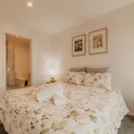Downtown Bliss - 4-Br Retreat Amidst The Cityscape