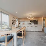 Chic Retreat - Modern Comforts & Game Room Fun