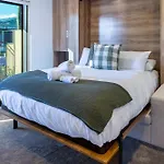 Single Level Studio Escape On Wilmer St - Central