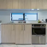 Single Level Studio Escape On Wilmer St - Central
