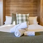 Single Level Studio Escape On Wilmer St - Central