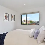 Broadbent Townhouse - Christchurch Holiday Homes