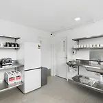 9-Bedroom Christchurch City Villa - Sleeps 19
