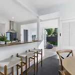 Charming Home, 10 Mins From Cbd