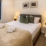 1 Salisbury Cosy 2-Bed Retreat