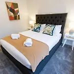 Chic City Apt By Little High