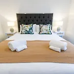 Chic City Apt By Little High