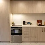 Chic City Apt By Little High