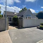 Charming Christchurch Central Cottage