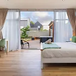 Luxury King Studio With Spa And Private Carpark