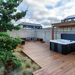 Luxury King Studio With Spa And Private Carpark