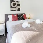 Enchanted Escape 2 Bed 2 Bath Cbd