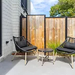 Escape At The Park: 1 Bed 1 Bath W/Carpark