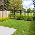 Escape At The Park: 1 Bed 1 Bath W/Carpark