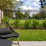 Escape At The Park: 1 Bed 1 Bath W/Carpark