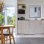 Escape At The Park: 1 Bed 1 Bath W/Carpark