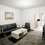 301 Bealey Ave Motel