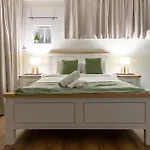 Luxury King Studio With Spa And Private Carpark