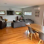 City Fringe Luxury With Pool And Spa