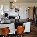 Homestay Family Room, Near The City Center