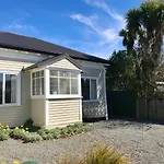 Albemarle Villa - Christchurch Holiday Homes