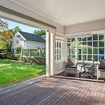 200 Riccarton Holiday House