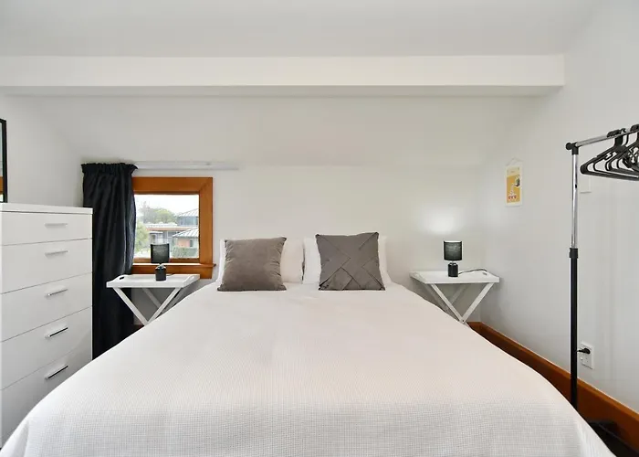 Whitmore- Classic Villa - Christchurch Holiday Homes
