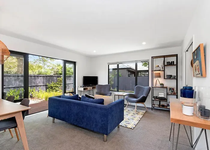Merivale Village Apartment
