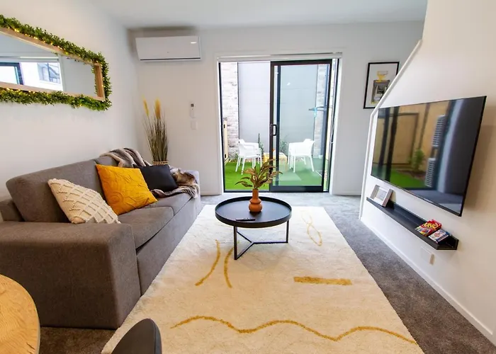 Glamorous 2 Bed Cbd Townhouse W/King Bed