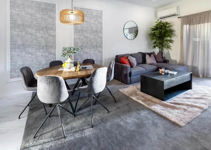 Modern 3 Bed Overlooking Hagley Park