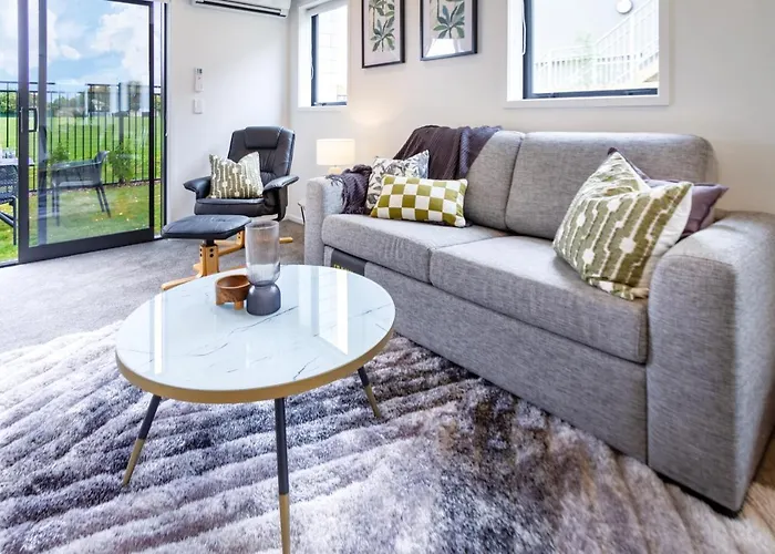 Peaceful Park View Townhouse 2 Bed W/Carpark