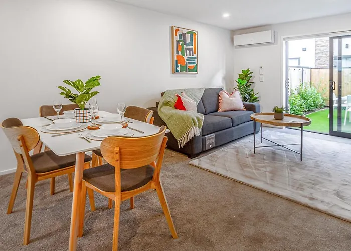 Vibrant City Abode - 2 Bed 2 Bath
