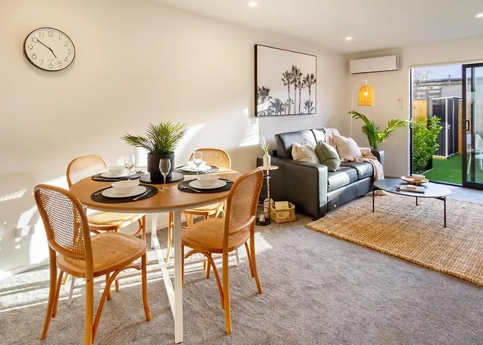 Garden City Getaway 2 Bed With Sofa Bed 1 Bath
