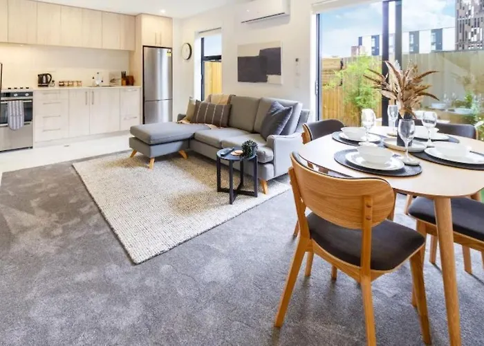 Serenity In The Centre: 2 Bed 2 Bath