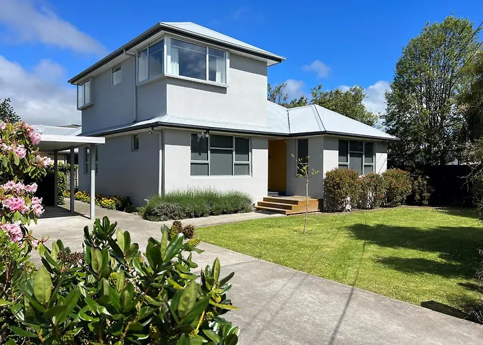 Charlesworth Villa - Christchurch Holiday Homes
