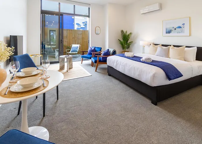 Central Christchurch Santorini Style 1Br Studio