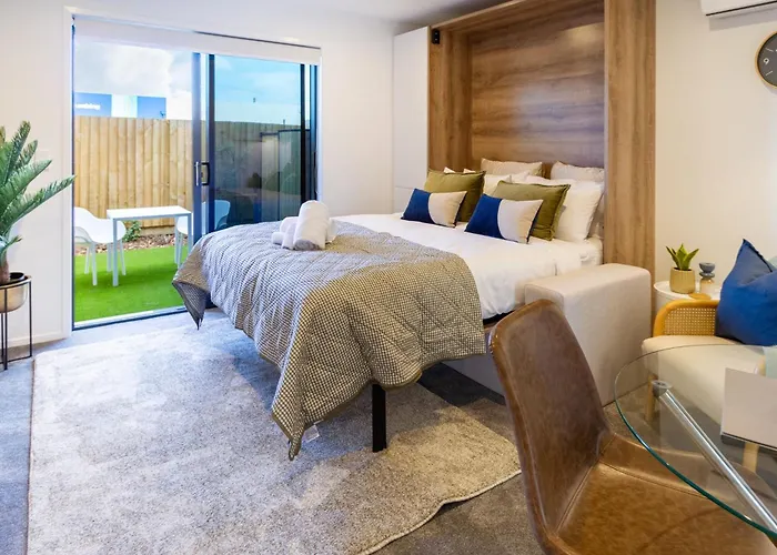 Downtown Comfort: Modern Studio With Backyard