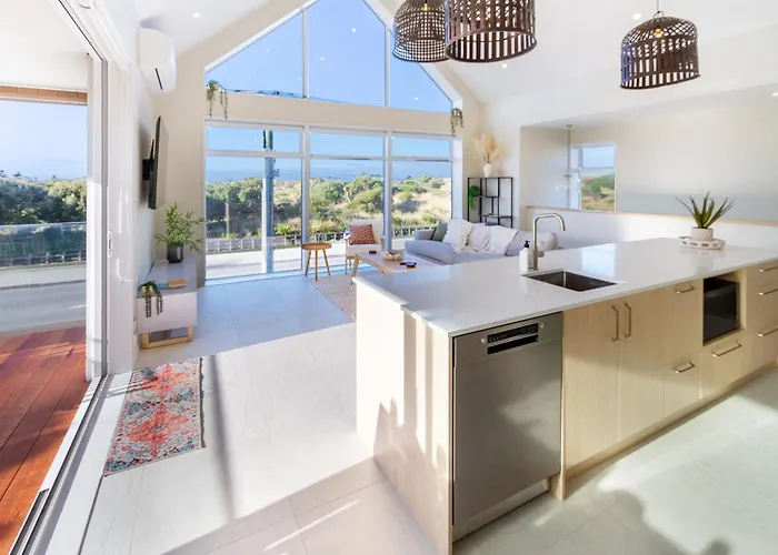 Luxury Beachside Living Elegant 3-Bedroom Haven