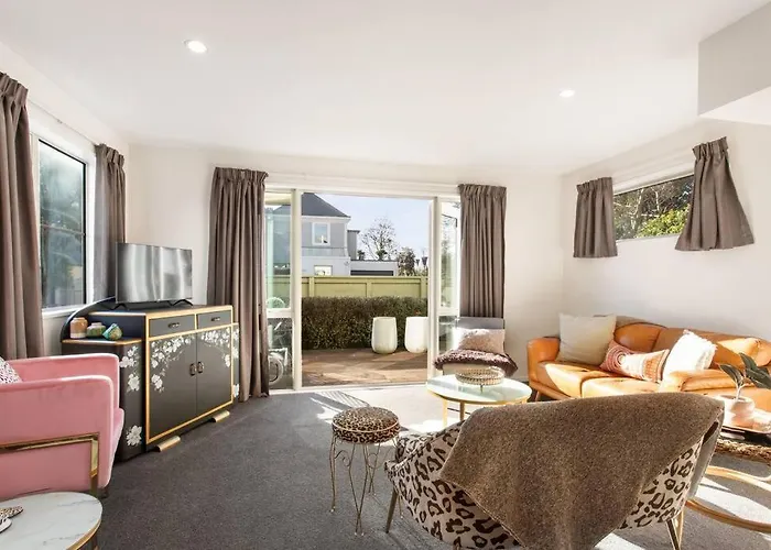 Charming Sunny Retreat Book Now