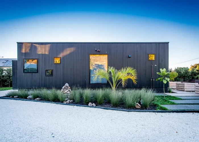 Sumner Black Hut